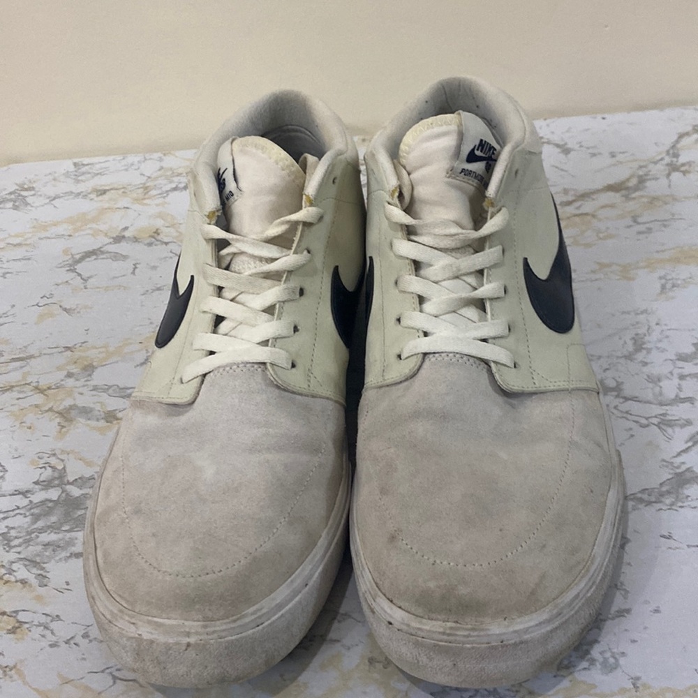 Nike SB white.